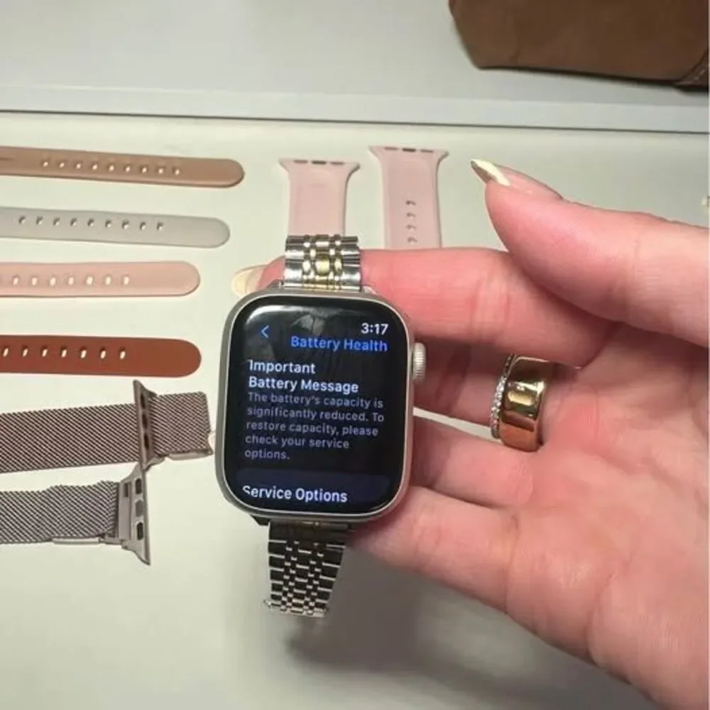 Apple Watch Series 7 (GPS) + free charger and 2 free watch bands